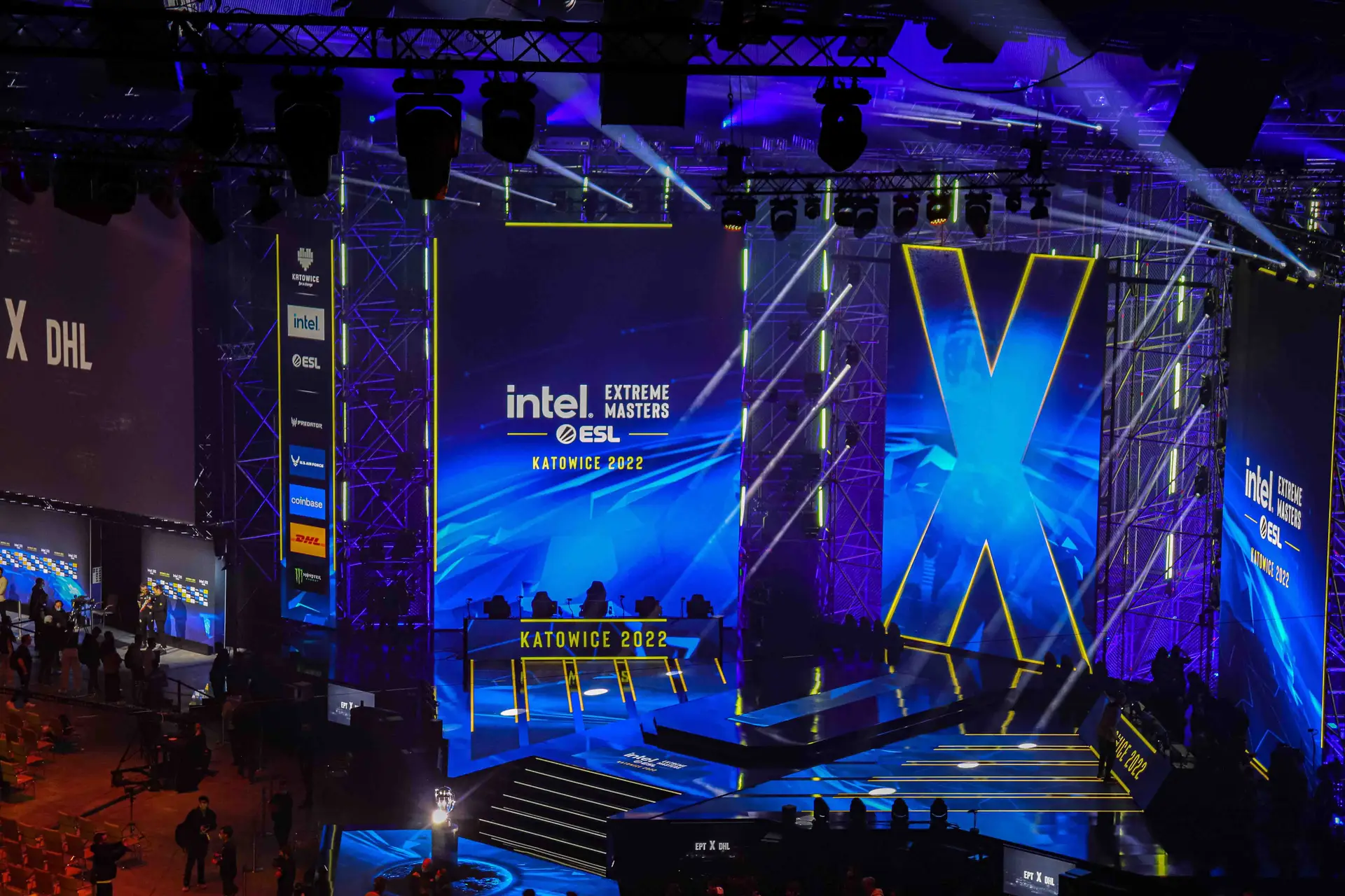 E-Sport-Bühne im Flutlicht